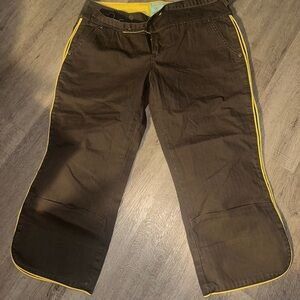 Stylish Brown Capris with Yellow Accents
